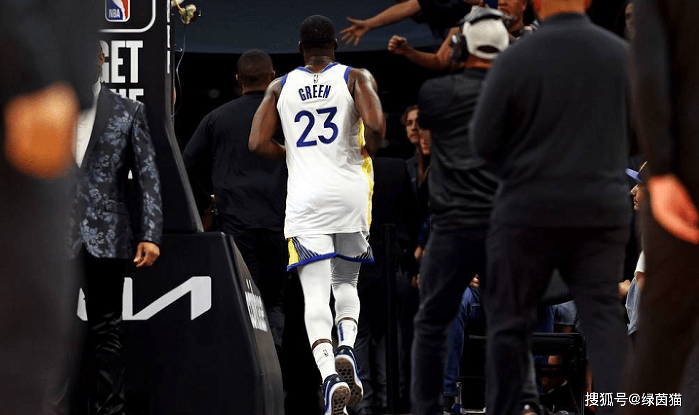 包含今晨NBA常规赛焦点战，勒沃库森调整名单，压力陡增，临场指挥获称赞的词条